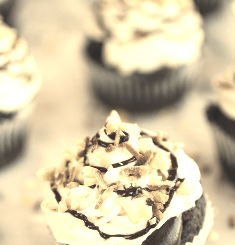 Recipe: Snickers Coconut Caramel Cupcakes